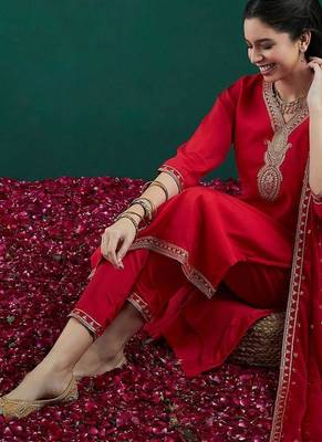Floral Embroidered Regular Kurta With Trousers & Dupatta 1
