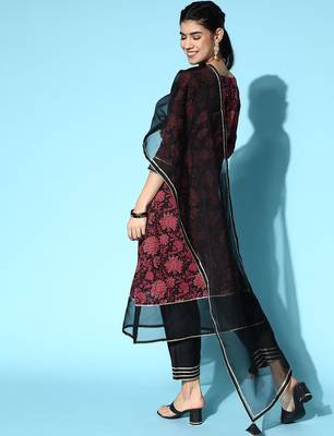 Cotton Blend Romantic Florals Kurta Set 4