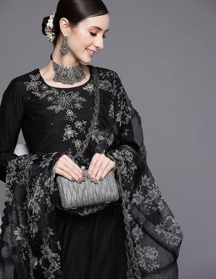 Women Black Floral Embroidered Beads Kurta with Trousers & Dupatta 2