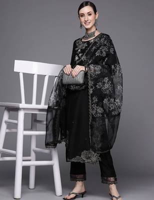 Women Black Floral Embroidered Beads Kurta with Trousers & Dupatta 7