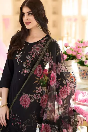 Floral Embroidered Regular Thread Work Kurta With Trousers & Dupatta