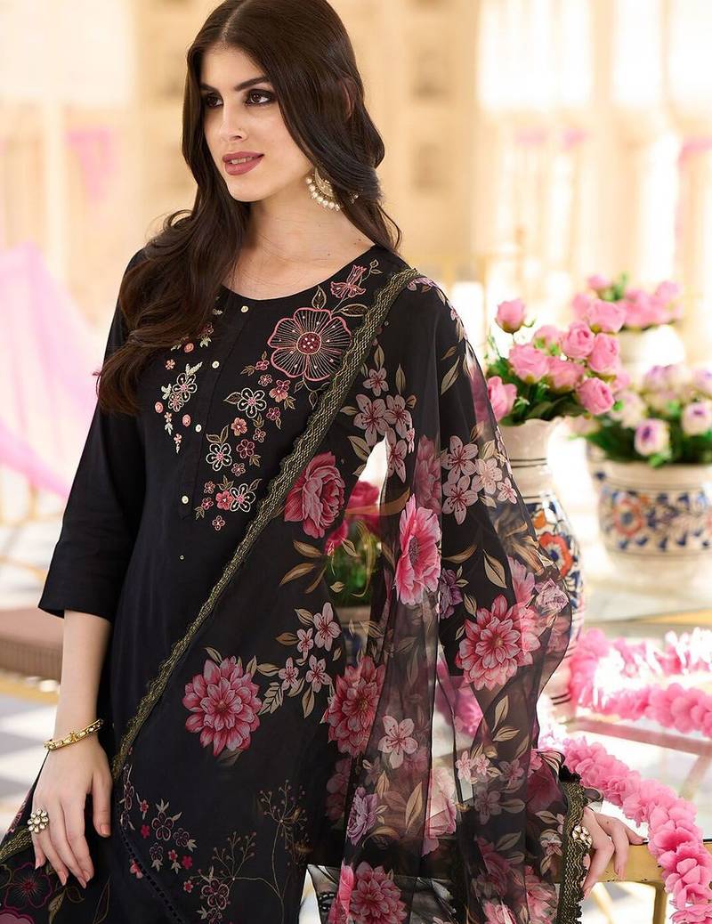 Floral Embroidered Regular Thread Work Kurta With Trousers & Dupatta