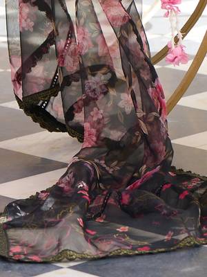 Floral Embroidered Regular Thread Work Kurta With Trousers & Dupatta 3