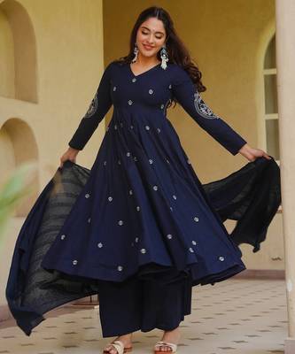 Neavy Blue Embroidery Work Silk Blend Salwar Suit 3