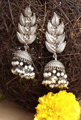Silver serenity wedding earrings set 1