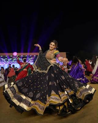 Black Mirror with Dori & Latkan Lahenga Choli Set 2