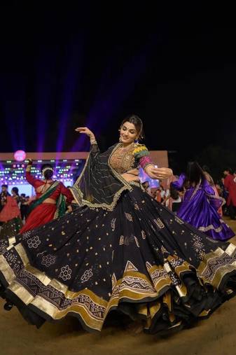 Black Mirror with Dori & Latkan Lahenga Choli Set