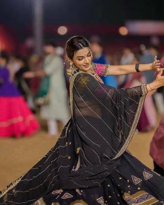 Black Mirror with Dori & Latkan Lahenga Choli Set 4