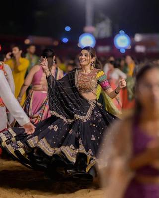 Black Mirror with Dori & Latkan Lahenga Choli Set 5