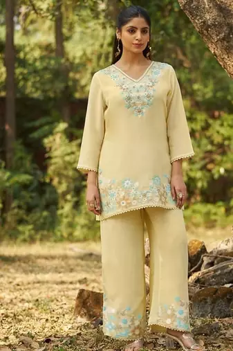 Yellow embroidered viscose jacquard straight kurta set