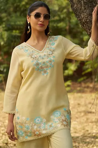 Yellow embroidered viscose jacquard straight kurta set
