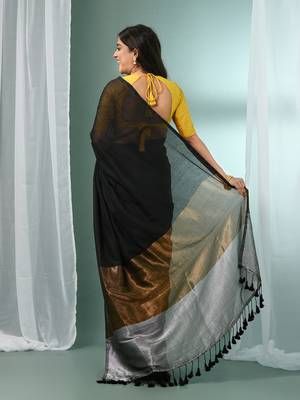 Black cotton saree with zari pallu 3