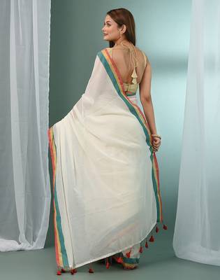 Off white solid mulmul soft saree 3