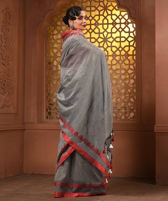 Grey cotton soft saree with woven heart borders 2