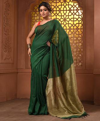 Green cotton soft saree with contrast beige pallu 1