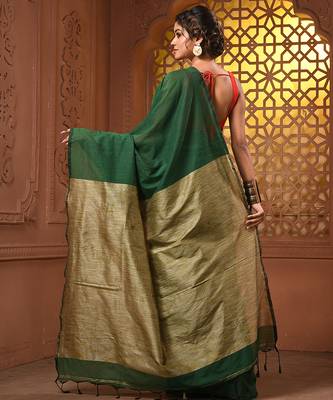 Green cotton soft saree with contrast beige pallu 2