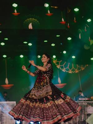 Black Mirror with Dori & Latkan Lahenga Choli Set 4