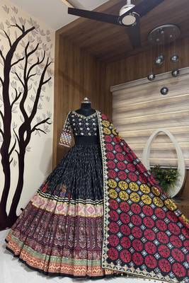 Black Mirror with Dori & Latkan Lahenga Choli Set 1