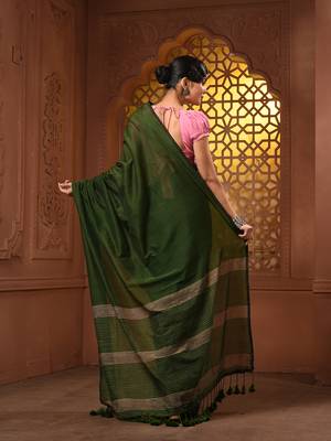 Green cotton soft saree with solid pattern 2