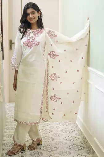 Ivory Cotton Kurta Set with Intricate Magenta Floral Embroidery 3-Piece Set