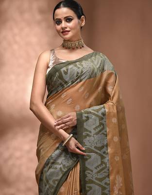 Beige tissue handwoven saree with jamdani borders 5