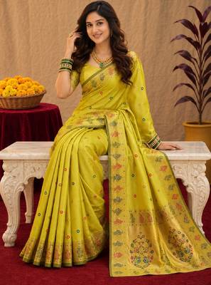 Parrot soft silk blend banarasi jacuard work pethani saree with unstitched blouse piece 4