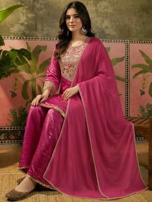 Women's pink crepe embroidered kurta set with dupatta and palazzo 3
