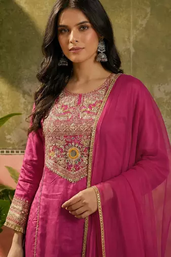 Women's pink crepe embroidered kurta set with dupatta and palazzo