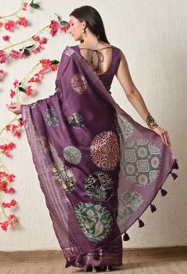 magenta cotton blend block print golden zari woven border saree with unstitched blouse piece 3
