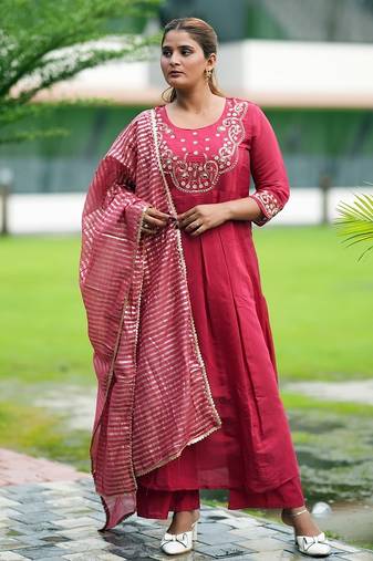 Heavy embroidered peacock red pleated kurta set with silk dupatta & pant pair