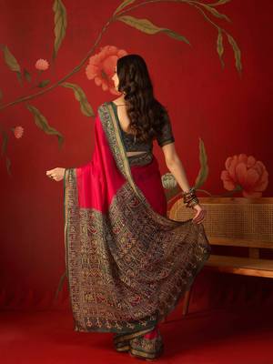 Rani silk cotton printed saree with unstitched blouse piece. 3