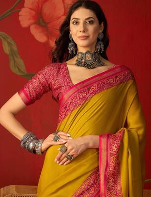 Yellow silk cotton printed saree with unstitched blouse piece. 4