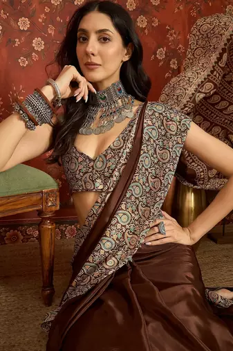 Brown silk blend crepe printed saree with unstitched blouse piece