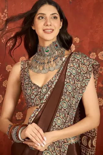 Brown silk blend crepe printed saree with unstitched blouse piece