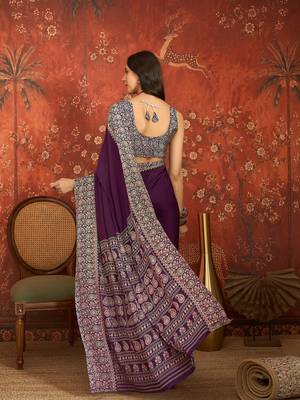 Purple silk blend crepe printed saree with unstitched blouse piece. 3