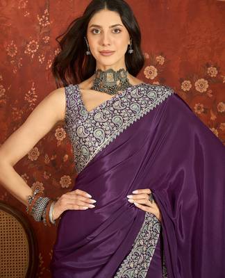 Purple silk blend crepe printed saree with unstitched blouse piece. 4