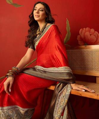 Red silk cotton zari checks saree with unstitched blouse piece. 1