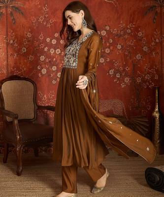 Elegant brown mull chanderi flared kurti pant set 4