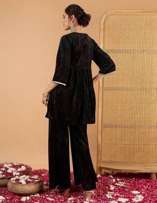 Women Ethnic Motifs Embroidered Tiered Mirror Work Kurti with Palazzos 5