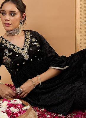 Women Ethnic Motifs Embroidered Tiered Mirror Work Kurti with Palazzos 6