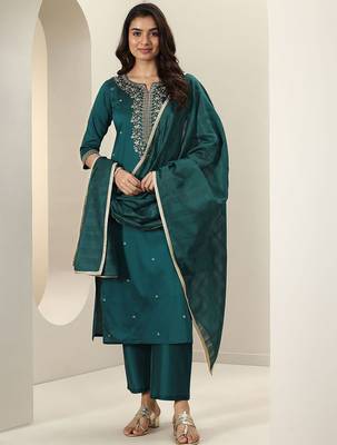Floral Embroidered Notch Neck Sequinned Straight Kurta With Trousers & Dupatta 1