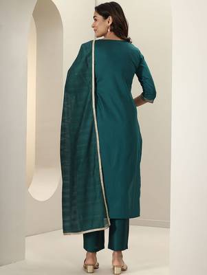 Floral Embroidered Notch Neck Sequinned Straight Kurta With Trousers & Dupatta 4