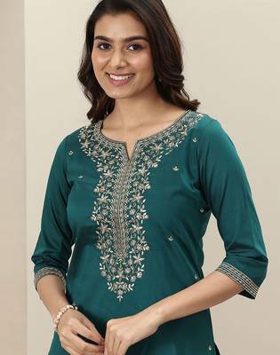 Floral Embroidered Notch Neck Sequinned Straight Kurta With Trousers & Dupatta 5