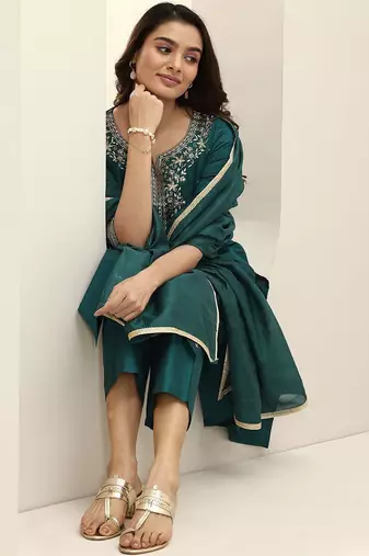 Floral Embroidered Notch Neck Sequinned Straight Kurta With Trousers & Dupatta