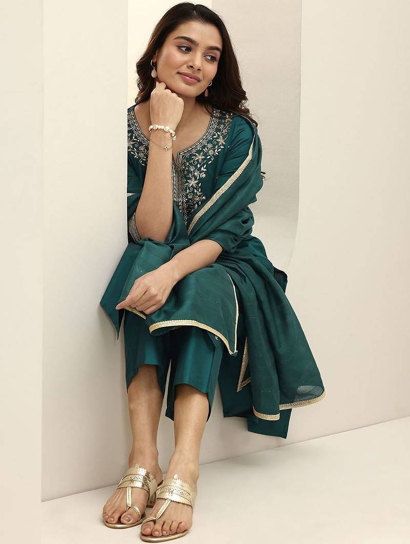 Floral Embroidered Notch Neck Sequinned Straight Kurta With Trousers & Dupatta