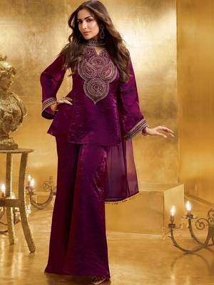 Women Floral Zari Embroidered Yoke Design Crushed Organza Kurta Set with Dupatta 1