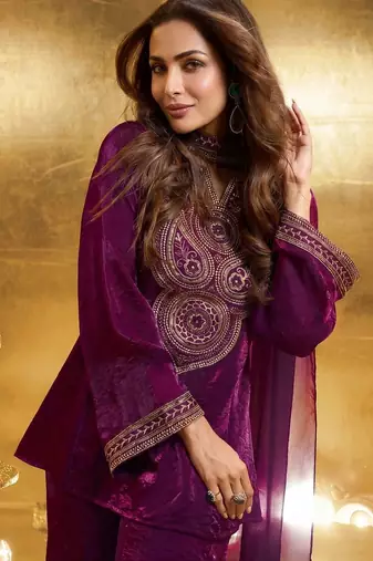 Women Floral Zari Embroidered Yoke Design Crushed Organza Kurta Set with Dupatta