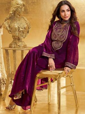 Women Floral Zari Embroidered Yoke Design Crushed Organza Kurta Set with Dupatta 7