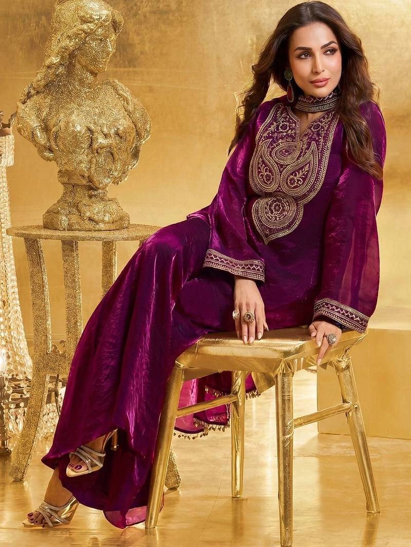 Women Floral Zari Embroidered Yoke Design Crushed Organza Kurta Set with Dupatta