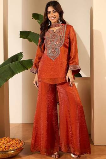 Women Floral Zari Embroidered Yoke Design Kurta Set with Dupatta